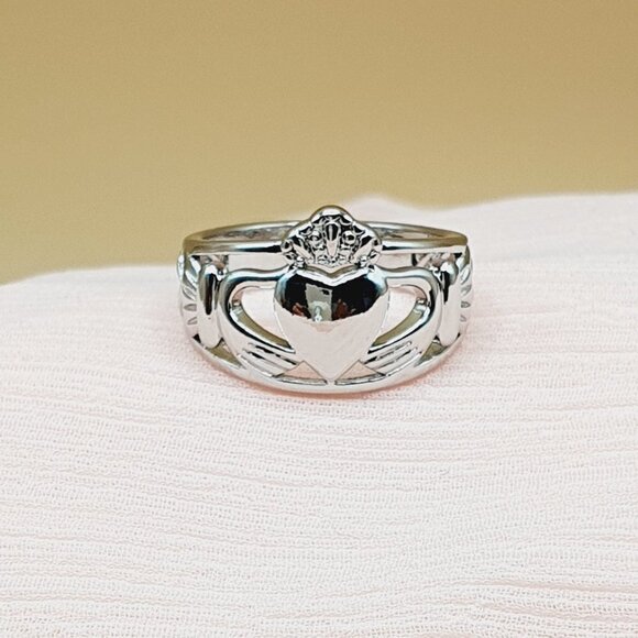 Hollow Mujer Guard Concentric Knot Carving Heart Rings for Women, INDN8486 - Picture 2 of 4